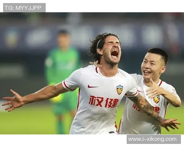 媒体人解读杨立瑜竖大拇指事件背后的真实情感与球迷互动的误解 媒体人解读杨立瑜竖大拇指事件背后的真实情感与球迷互动的误解