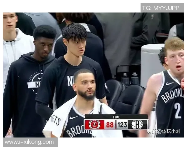 中国赛半场战报布克贡献11分曾凡博未登场托马斯状态火热助太阳暂时领先篮网