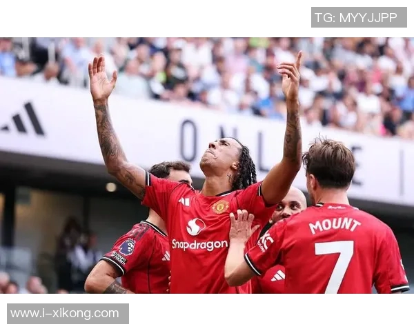 姆伯莫回忆曼联球迷热情并强调三叉戟仍需提升的关键点