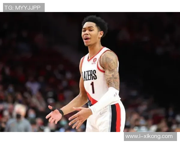 安芬尼西蒙斯表现出色14投8中三分球7中2贡献18分2助攻 安芬尼西蒙斯表现出色14投8中三分球7中2贡献18分2助攻