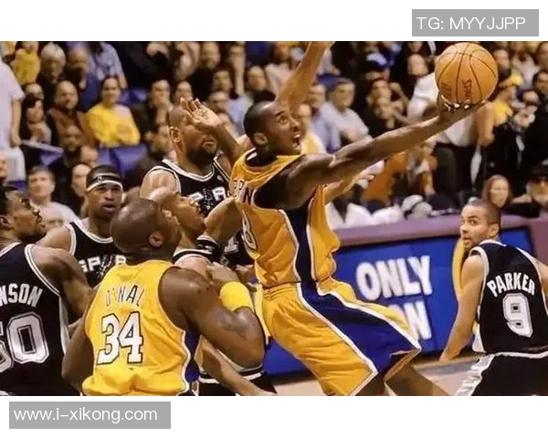 夸梅痛批湖人管理层将科比更衣室位置让给詹姆斯是对历史的亵渎